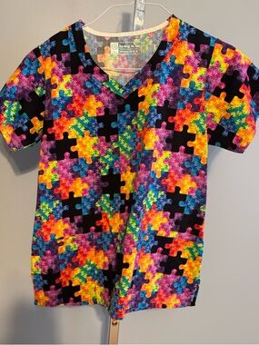 Bring It On Puzzle Scrub Top Colorful Autism Awareness Size Small